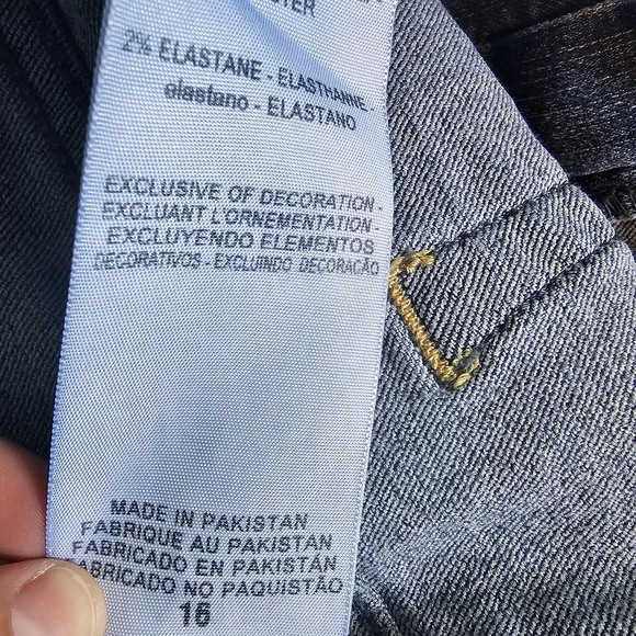 Levi's Classic Blue Women's Modern Capri Jeans Sz 16 - Picture 9 of 9